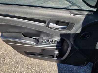 2019 Chrysler 300 Series 300S   - Photo 16 - Lake Havasu City, AZ 86403