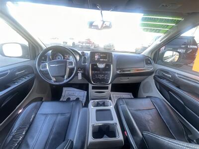2013 Chrysler Town and Country Touring   - Photo 5 - Fruitland, ID 83619