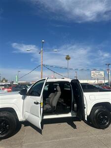 2019 Toyota Tacoma SR5   - Photo 2 - Phoenix, AZ 85006