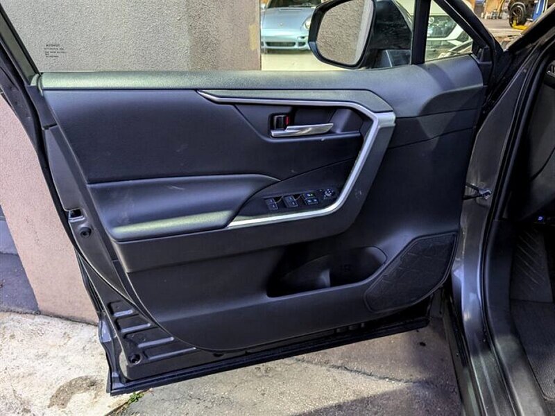 2022 Toyota RAV4 Hybrid XLE - Photo 18 - Bountiful, UT 84010