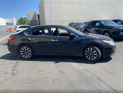 2017 Nissan Altima 2.5 SV   - Photo 8 - Bell, CA 90201