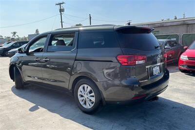 2015 Kia Sedona LX   - Photo 4 - Bell, CA 90201