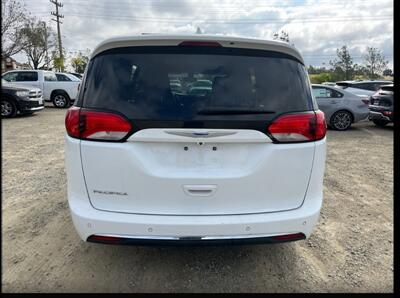 2018 Chrysler Pacifica Touring L   - Photo 4 - Bell, CA 90201