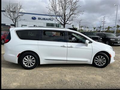 2018 Chrysler Pacifica Touring L   - Photo 3 - Bell, CA 90201