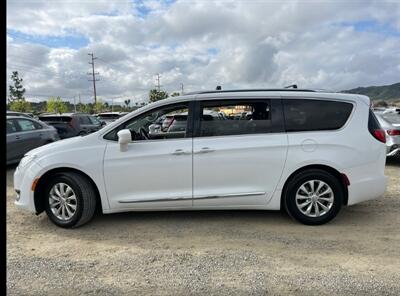 2018 Chrysler Pacifica Touring L   - Photo 2 - Bell, CA 90201