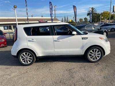 2017 Kia Soul +   - Photo 4 - Bell, CA 90201