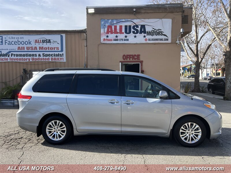 2014 Toyota Sienna XLE 8-Passenger  