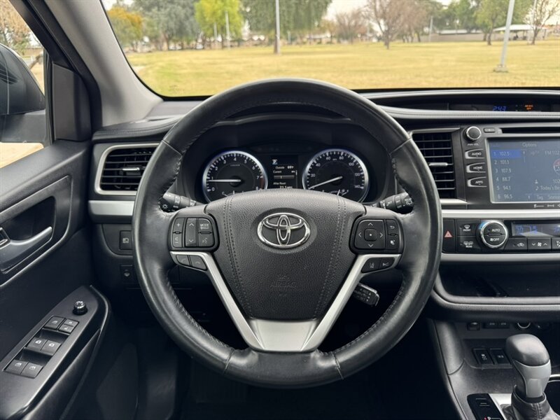 2017 Toyota Highlander SE - Photo 19 - Mesa, AZ 85210