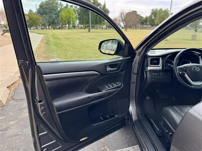 2017 Toyota Highlander SE - Photo 10 - Mesa, AZ 85210