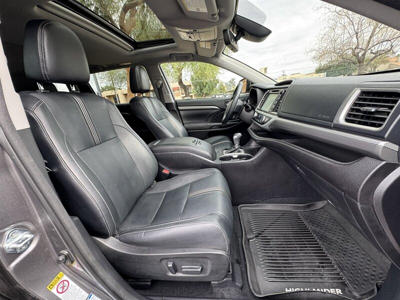 2017 Toyota Highlander SE - Photo 11 - Mesa, AZ 85210