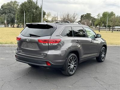 2017 Toyota Highlander SE - Photo 3 - Mesa, AZ 85210
