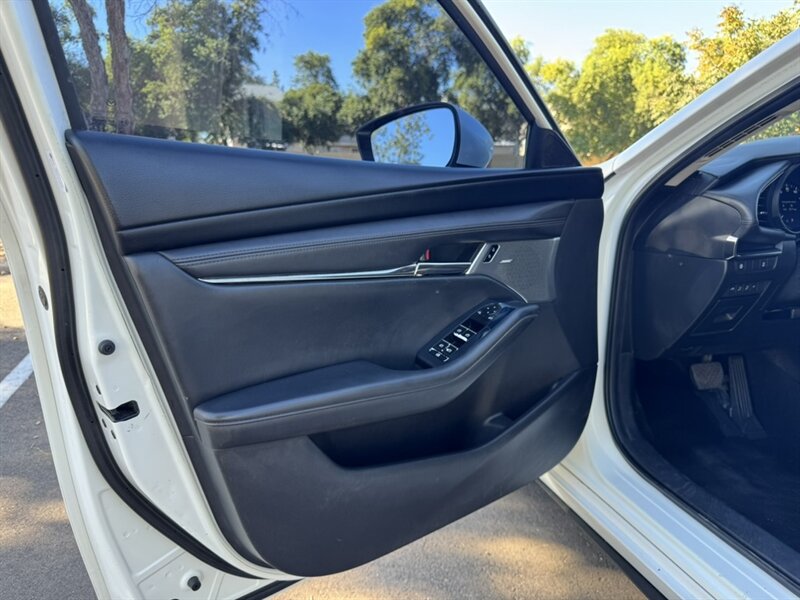 2019 Mazda Mazda3 Sedan Premium - Photo 11 - Mesa, AZ 85210