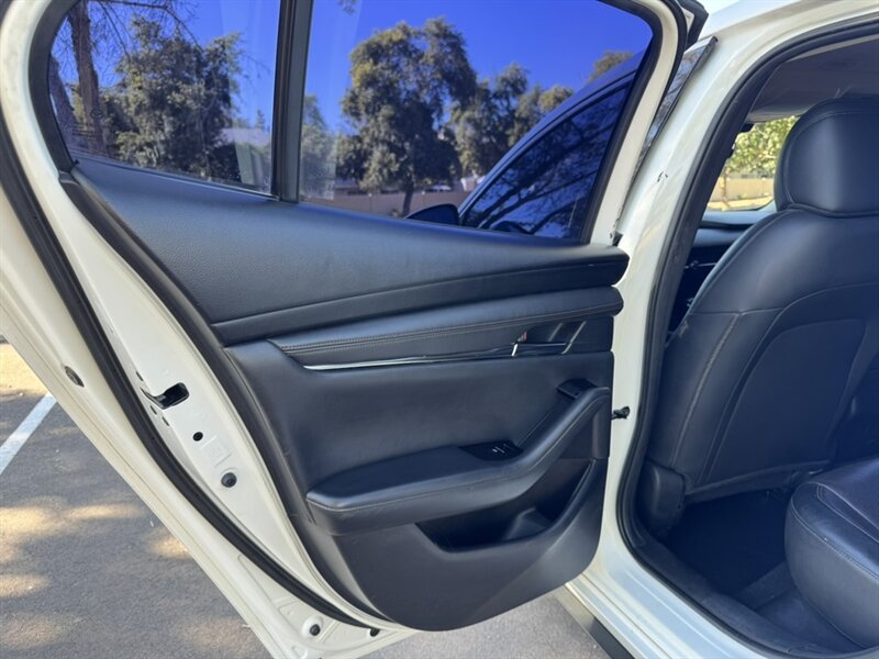 2019 Mazda Mazda3 Sedan Premium - Photo 17 - Mesa, AZ 85210