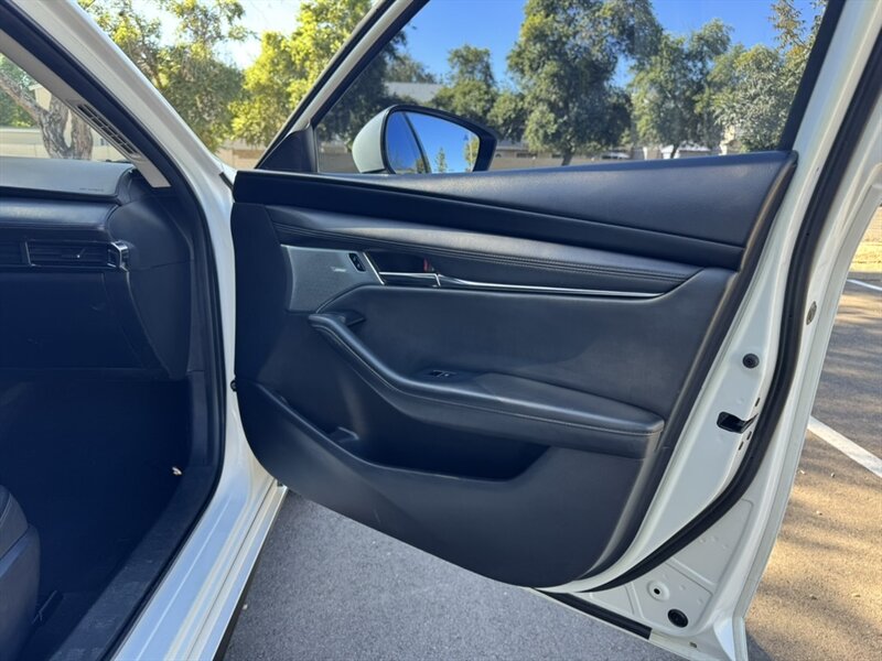 2019 Mazda Mazda3 Sedan Premium - Photo 13 - Mesa, AZ 85210
