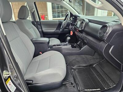 2017 Toyota Tacoma SR V6   - Photo 11 - De Pere, WI 54115