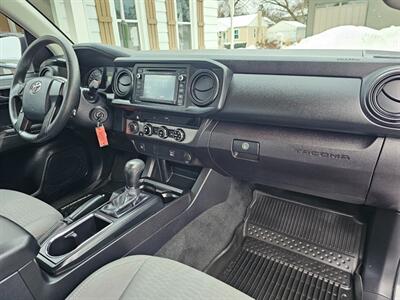 2017 Toyota Tacoma SR V6   - Photo 12 - De Pere, WI 54115
