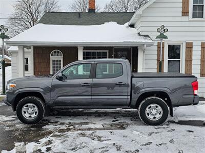 2017 Toyota Tacoma SR V6   - Photo 21 - De Pere, WI 54115