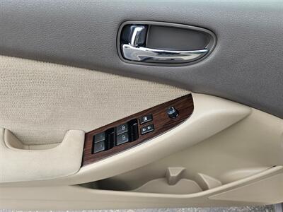 2011 Nissan Altima 2.5 S   - Photo 19 - De Pere, WI 54115