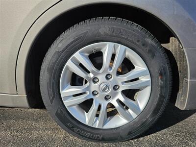 2011 Nissan Altima 2.5 S   - Photo 36 - De Pere, WI 54115