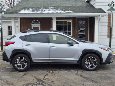 2024 Subaru Crosstrek Premium   - Photo 2 - De Pere, WI 54115