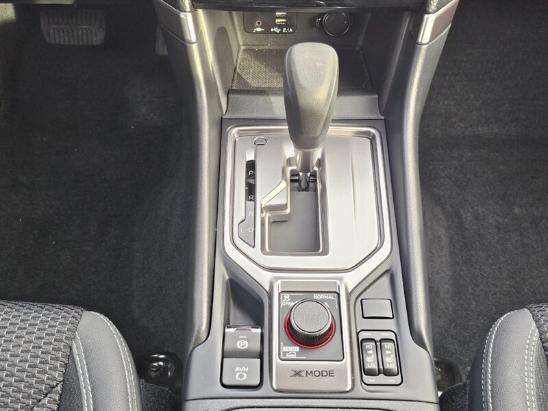 2023 Subaru Forester Premium - Photo 10 - De Pere, WI 54115