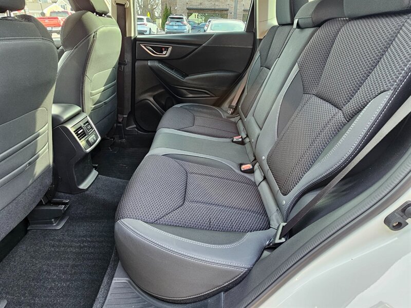 2023 Subaru Forester Premium - Photo 15 - De Pere, WI 54115