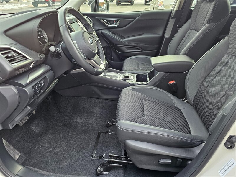2023 Subaru Forester Premium - Photo 4 - De Pere, WI 54115