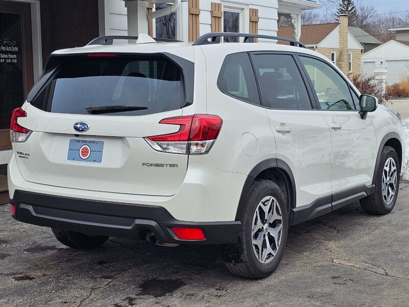 2023 Subaru Forester Premium - Photo 23 - De Pere, WI 54115