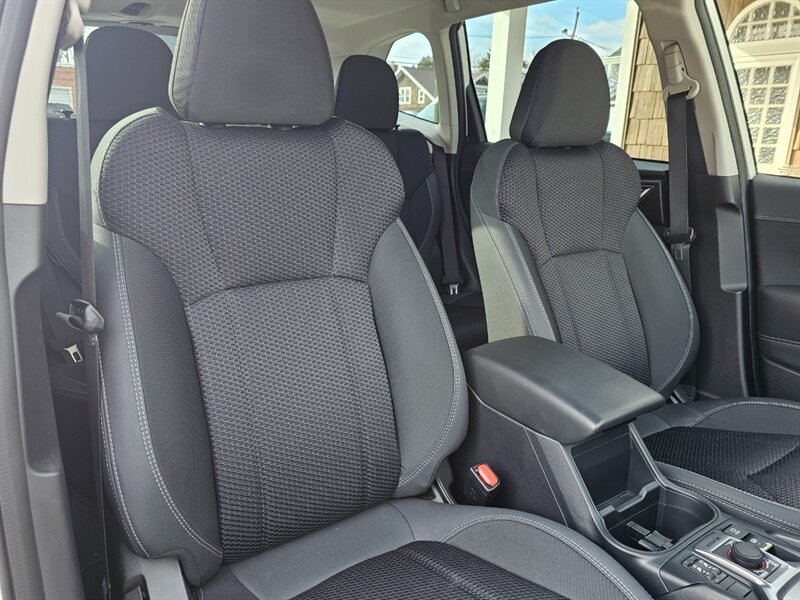 2023 Subaru Forester Premium - Photo 13 - De Pere, WI 54115