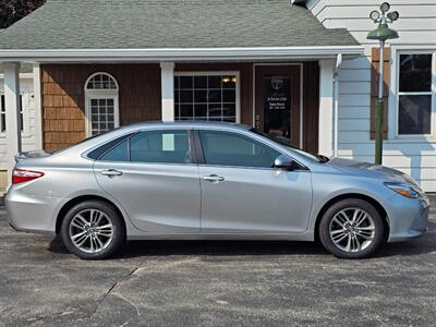 2016 Toyota Camry SE   - Photo 2 - De Pere, WI 54115