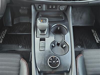 2025 Nissan Rogue Rock Creek   - Photo 9 - De Pere, WI 54115
