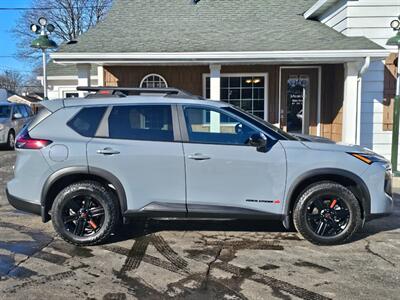 2025 Nissan Rogue Rock Creek   - Photo 2 - De Pere, WI 54115