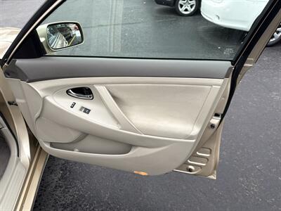 2011 Toyota Camry LE - Photo 18 - West Allis, WI 53214