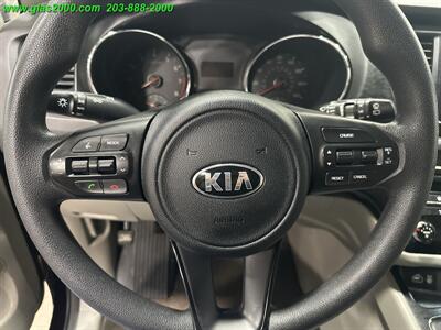 2018 Kia Sedona LX - Photo 4 - Bethany, CT 06524