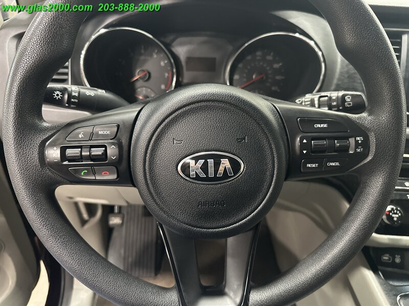 2018 Kia Sedona LX - Photo 4 - Bethany, CT 06524