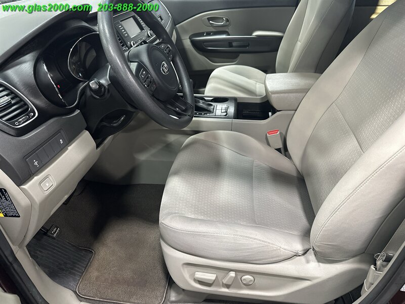 2018 Kia Sedona LX - Photo 3 - Bethany, CT 06524