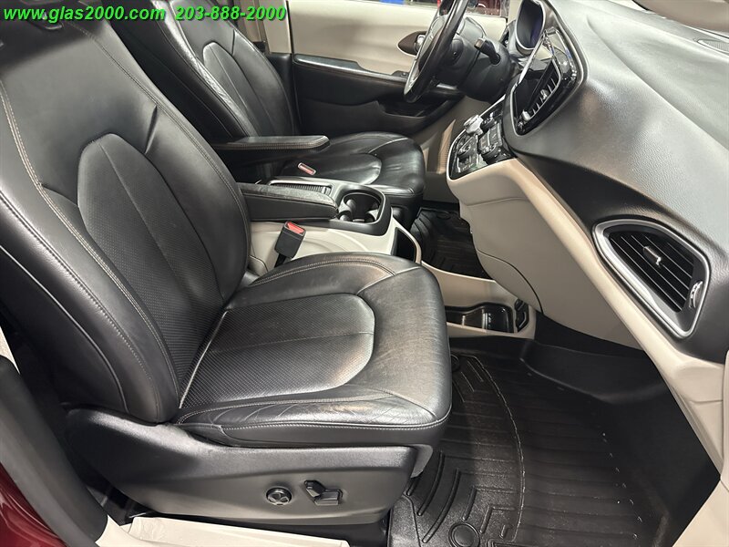 2018 Chrysler Pacifica Touring L Plus - Photo 5 - Bethany, CT 06524