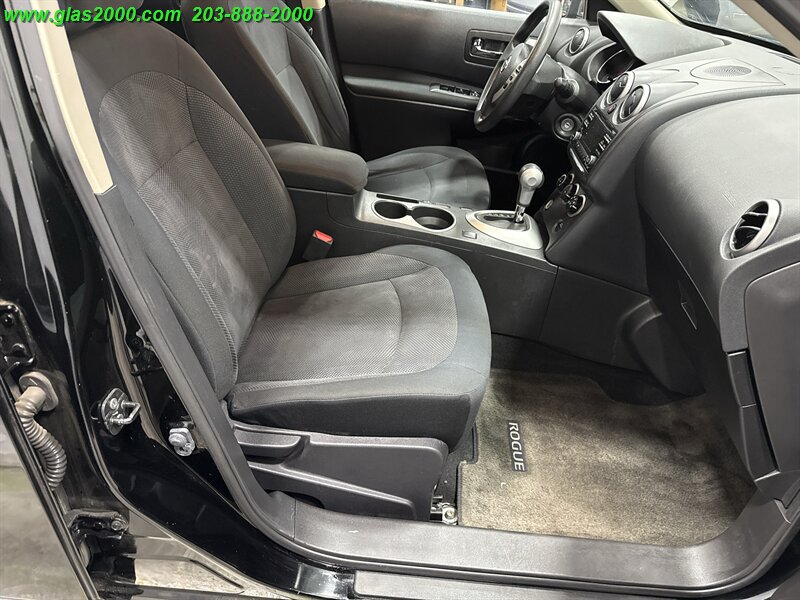 2014 Nissan Rogue S - Photo 5 - Bethany, CT 06524