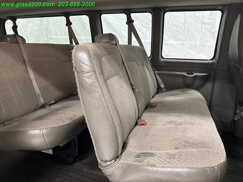 2022 Chevrolet Express LS Passenger - Photo 17 - Bethany, CT 06524