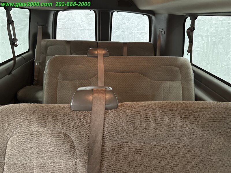 2022 Chevrolet Express LS Passenger - Photo 12 - Bethany, CT 06524
