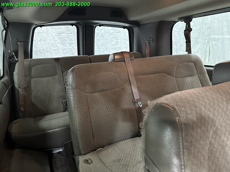 2022 Chevrolet Express LS Passenger - Photo 18 - Bethany, CT 06524