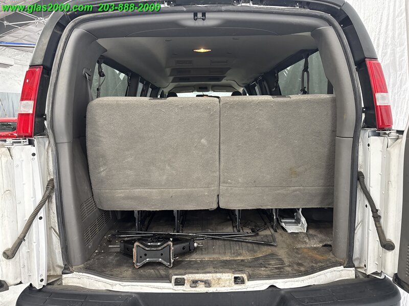 2022 Chevrolet Express LS Passenger - Photo 10 - Bethany, CT 06524