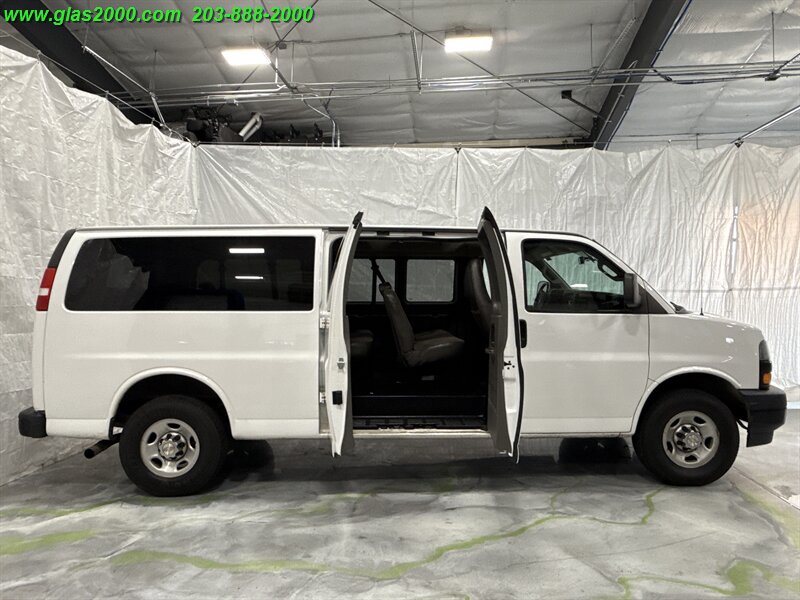 2022 Chevrolet Express LS Passenger - Photo 21 - Bethany, CT 06524