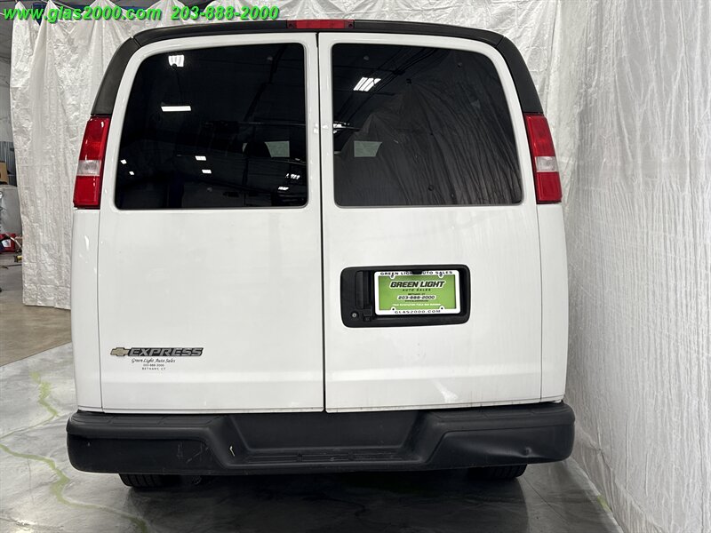 2022 Chevrolet Express LS Passenger - Photo 20 - Bethany, CT 06524