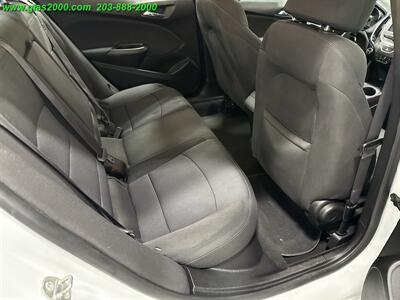 2017 Chevrolet Cruze LT   - Photo 10 - Bethany, CT 06524