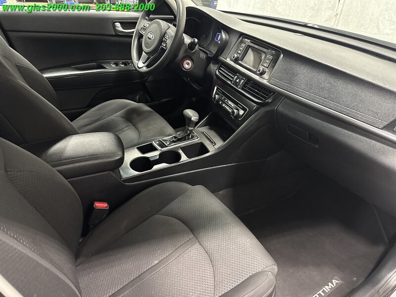2017 Kia Optima LX - Photo 5 - Bethany, CT 06524