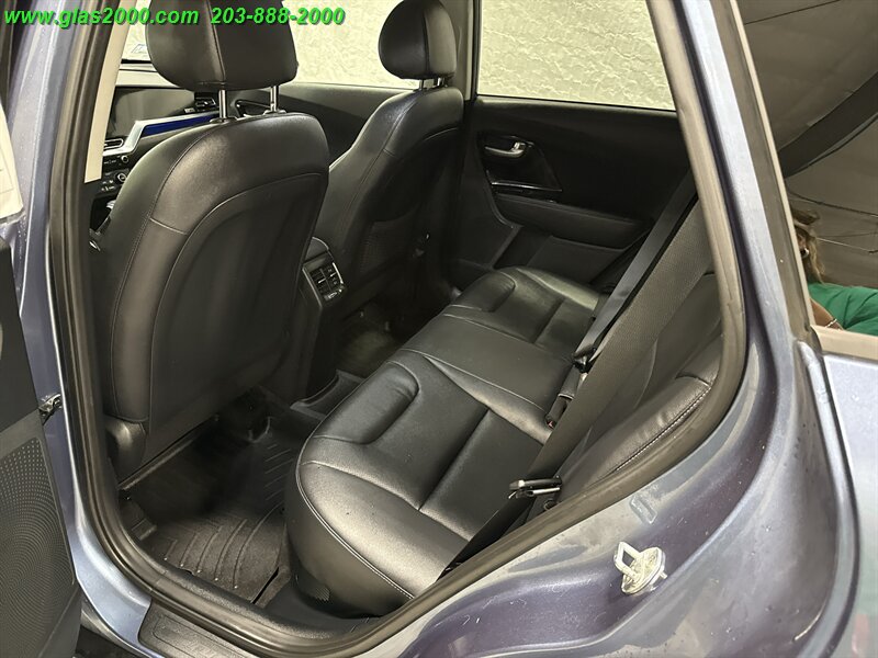 2022 Kia Niro Touring - Photo 9 - Bethany, CT 06524