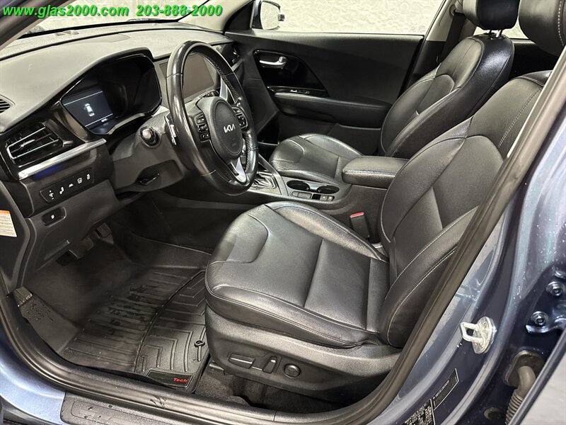2022 Kia Niro Touring - Photo 3 - Bethany, CT 06524