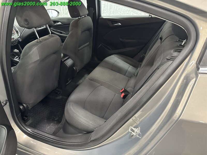 2018 Chevrolet Cruze LT - Photo 9 - Bethany, CT 06524