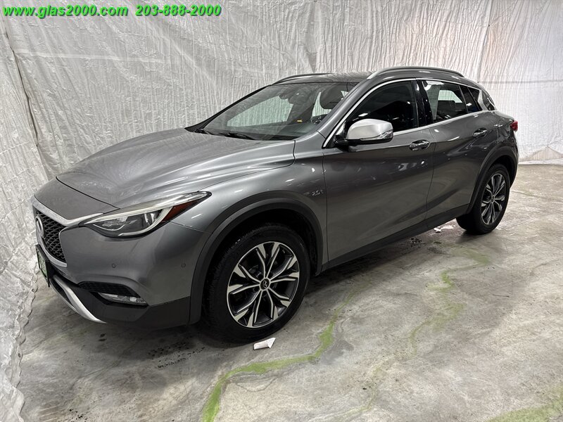 2017 INFINITI QX30 Premium  